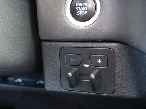 Used 2023 Toyota Tundra Platinum AWD/4WD image 32