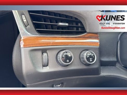 Used 2017 Cadillac Escalade Premium Luxury image 29