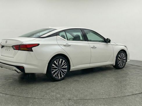 Used 2025 Nissan Altima 2.5 SV FWD image 9