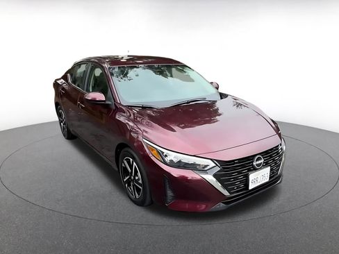 Used 2025 Nissan Sentra SV image 3
