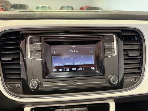 Used 2019 Volkswagen Beetle 2.0T S FWD image 28