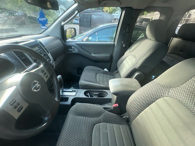 Used 2011 Nissan Frontier SV w/ SV Premium Utility Pkg AWD/4WD image 6