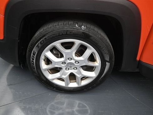 Used 2016 Jeep Renegade Latitude FWD image 17