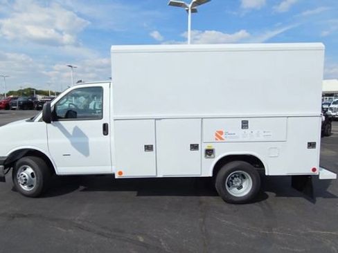 New 2025 Chevrolet Express 3500 w/ Power Convenience Package RWD image 5