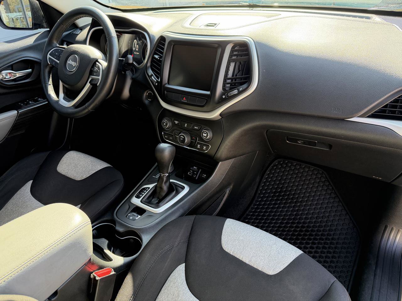 Used 2014 Jeep Cherokee Latitude w/ Cold Weather Group AWD/4WD image 19