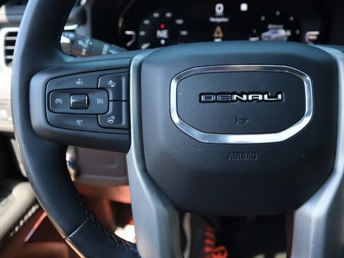 Used 2023 GMC Yukon XL Denali AWD/4WD image 19