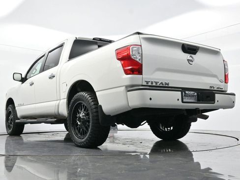 Used 2021 Nissan Titan SV w/ SV Convenience Package image 42