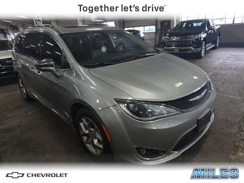 Used 2020 Chrysler Pacifica Limited FWD image 1