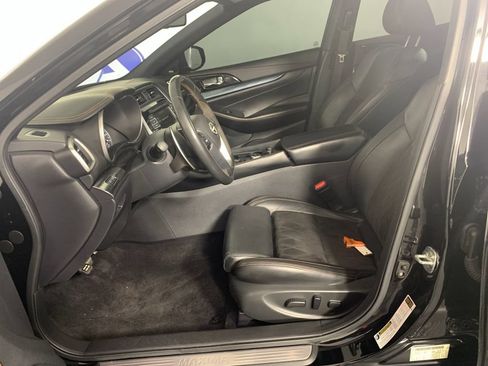Used 2023 Nissan Maxima SR w/ Sport Mat Group FWD image 15