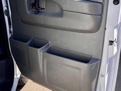 Used 2014 Chevrolet Express 2500 RWD image 18