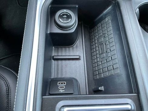 Used 2025 Ford Expedition Platinum AWD/4WD image 32