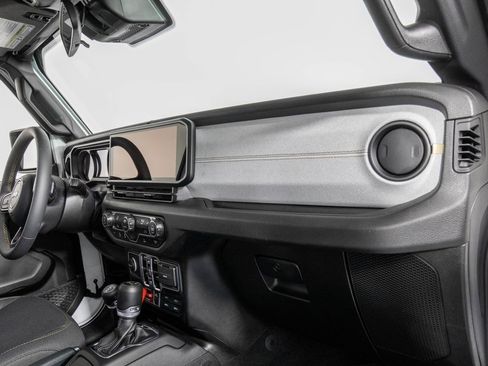 Used 2024 Jeep Wrangler Willys image 18