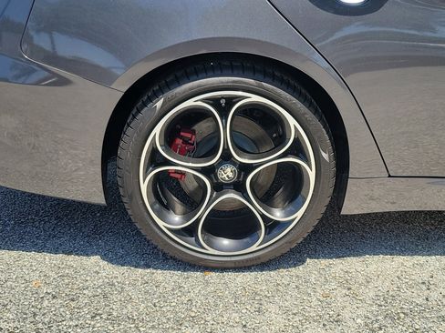 Used 2024 Alfa Romeo Giulia Veloce RWD image 5