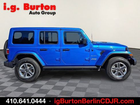 Used 2023 Jeep Wrangler Unlimited Sahara w/ Cold Weather Group AWD/4WD image 7
