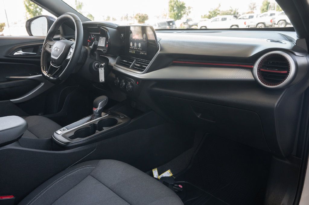Used 2026 Chevrolet Trax RS w/ Driver Confidence Package FWD image 39