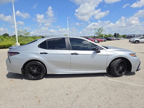 Used 2021 Toyota Camry SE FWD image 18