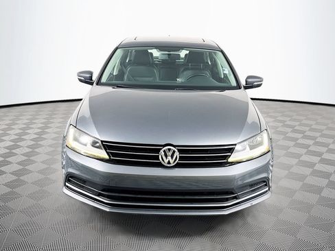 Used 2017 Volkswagen Jetta SE FWD image 2