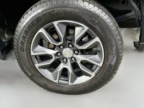 Used 2023 Chevrolet Silverado 1500 LT AWD/4WD image 29