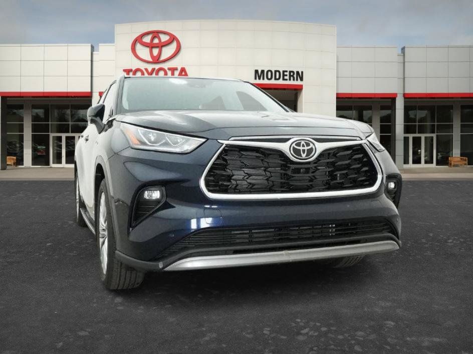 New 2026 Toyota Highlander Platinum AWD/4WD image 14