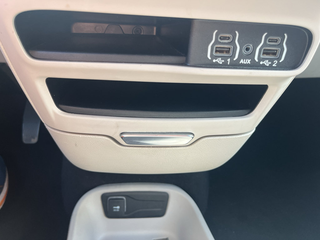 Used 2023 Chrysler Pacifica Touring-L FWD image 29