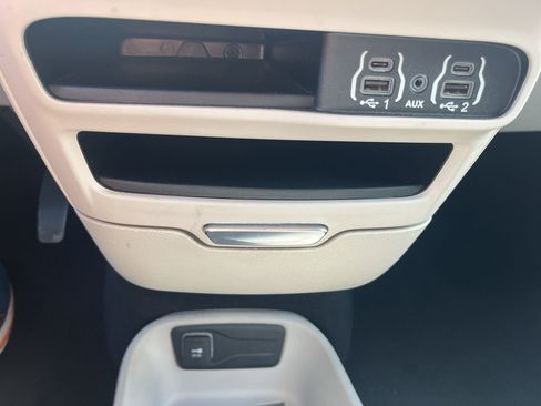 Used 2023 Chrysler Pacifica Touring-L FWD image 29