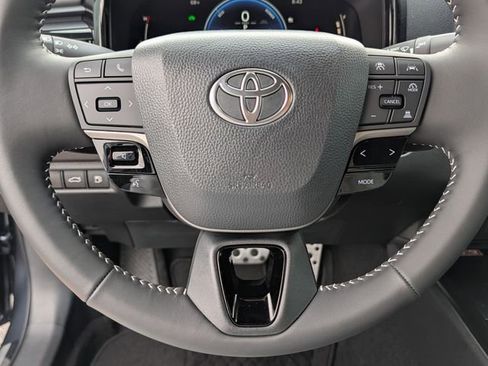 Used 2026 Toyota Camry SE FWD image 5