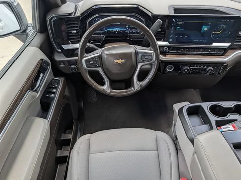 Used 2022 Chevrolet Silverado 1500 LT RWD image 11