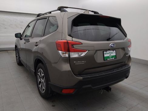 Used 2020 Subaru Forester Premium AWD/4WD image 5