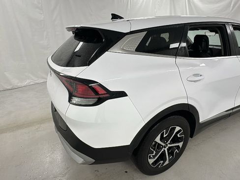 Used 2023 Kia Sportage EX image 3