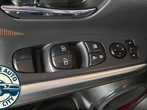 Used 2019 Nissan Kicks SR FWD image 20