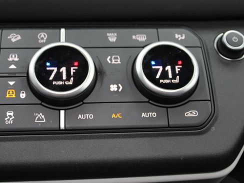 Used 2024 Land Rover Defender 110 S image 28