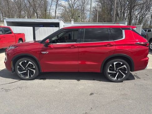 Used 2024 Mitsubishi Outlander SEL image 3