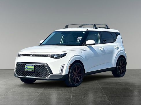 Used 2024 Kia Soul LX w/ Option Group 015 FWD image 3