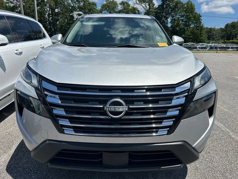 Used 2024 Nissan Rogue SV FWD image 2