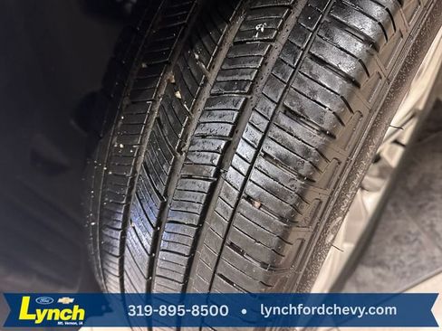 Used 2024 Ford Explorer XLT w/ Equipment Group 202A AWD/4WD image 33