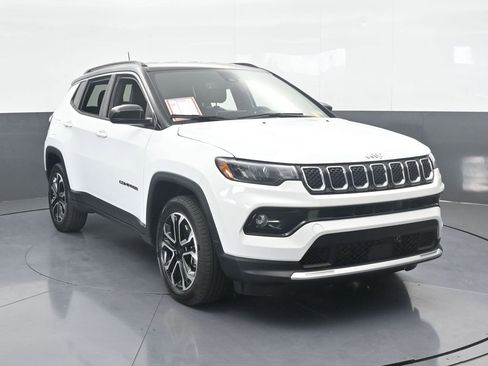Used 2023 Jeep Compass Limited image 9