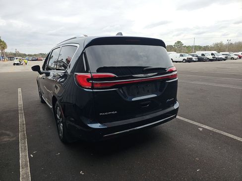 Used 2021 Chrysler Pacifica Limited w/ Premium & Safety Sphere Group image 7