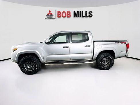 Used 2016 Toyota Tacoma TRD Sport w/ Towing Package image 4