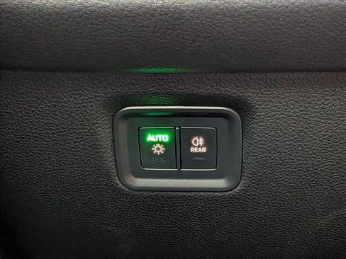 Used 2025 Porsche Cayenne image 17