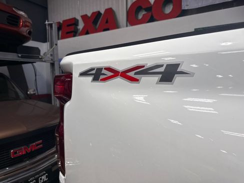 Used 2022 Chevrolet Silverado 2500 Custom w/ Custom Value Package AWD/4WD image 90
