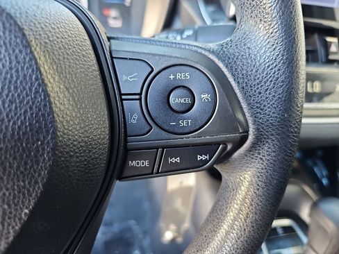 Used 2021 Toyota Corolla LE image 12