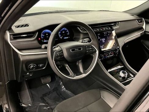 Used 2025 Jeep Grand Cherokee L Laredo AWD/4WD image 16