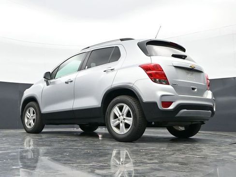 Used 2020 Chevrolet Trax LT w/ LT Convenience Package FWD image 21