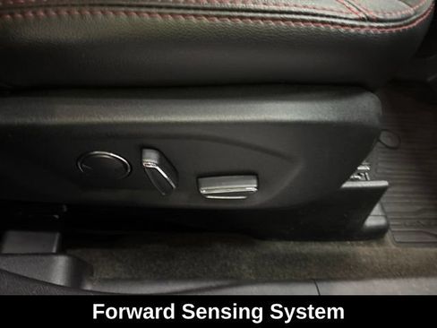 Used 2018 Ford Explorer XLT w/ Equipment Group 202A FWD image 11