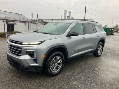 Used 2025 Chevrolet Traverse LT