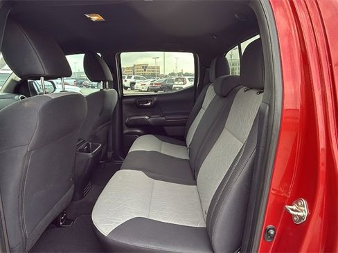 Used 2021 Toyota Tacoma TRD Off-Road image 17