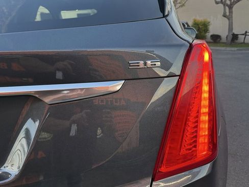 Used 2019 Cadillac XT5 Premium Luxury w/ LPO, Black Ice Package image 8