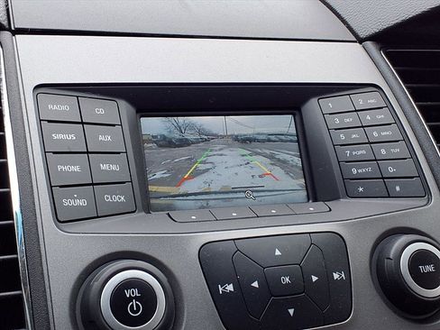 Used 2017 Ford Taurus SE image 6