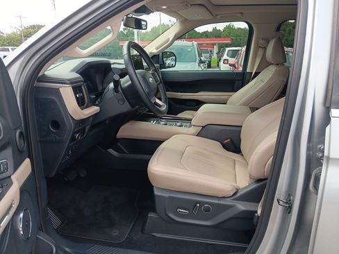 Used 2024 Ford Expedition Limited AWD/4WD image 9