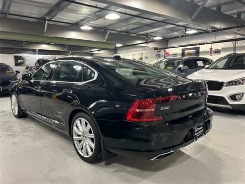 Used 2018 Volvo S90 T8 Inscription w/ Convenience Package image 4